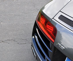 logo r8