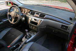 interieur mitsu lancer evo 9