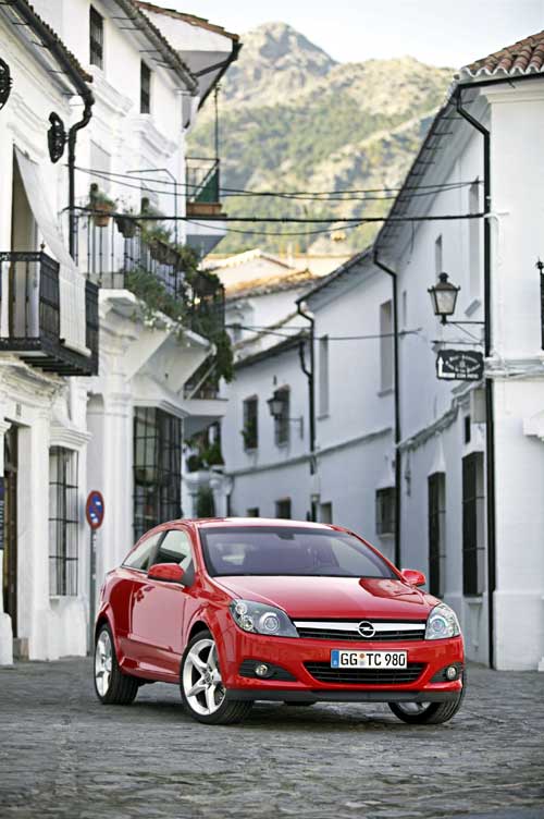 http://www.automobile-sportive.com/guide/opel/astragtc/astragtc-ouverture2.jpg