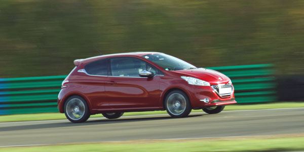 PEUGEOT 208 GTI