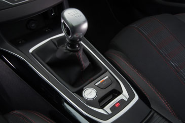 http://www.automobile-sportive.com/guide/peugeot/308puretech130/308-gtline-bvm.jpg