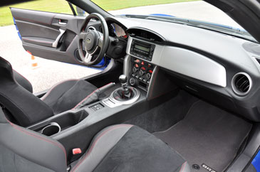 interieur subaru brz