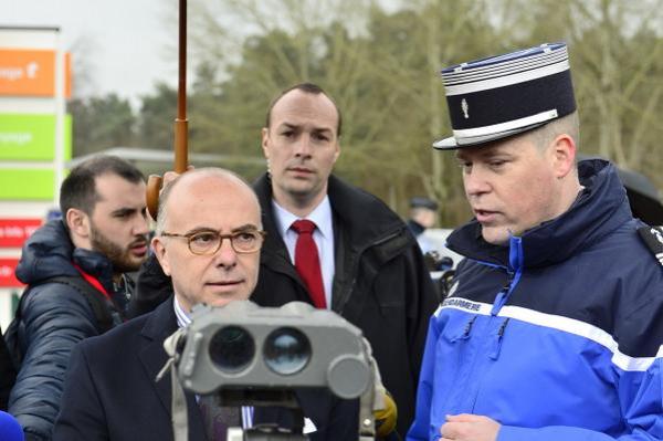 80 km/h : Cazeneuve contre les anti-bagnole 80 km/h : Cazeneuve contre les anti-bagnole