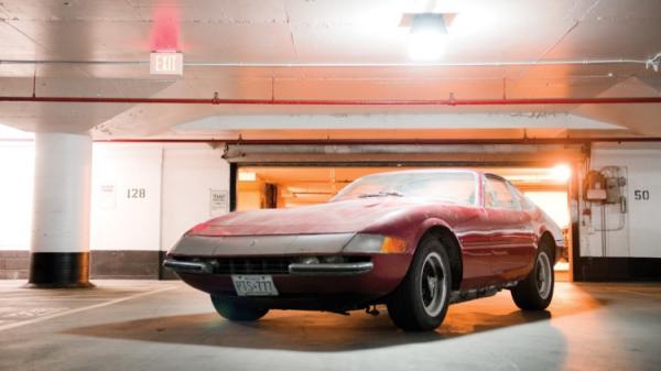 Une Ferrari Daytona 1ère main oubliée 25 ans dans un parking ! Une Ferrari Daytona 1ère main oubliée 25 ans dans un parking !