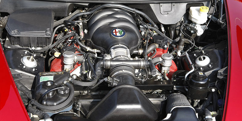 v8 alfa romeo 8c competizione