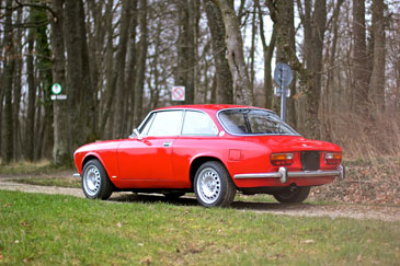 alfa romeo giulia gt bertone 2000