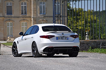 alfa romeo giulia logo quadrifoglio 2017