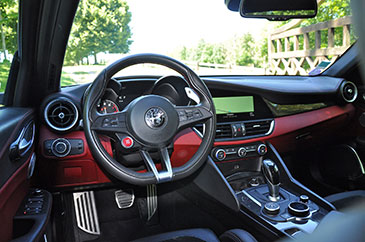 interieur alfa romeo giulia quadrifoglio