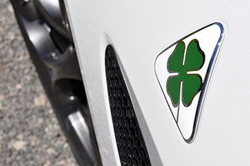 logo quadrifoglio verde alfa romeo giulia