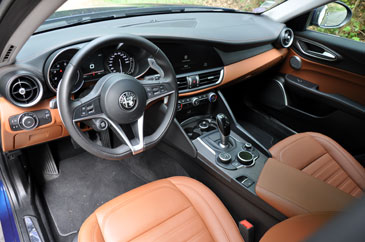 alfa romeo giulia lusso interieur