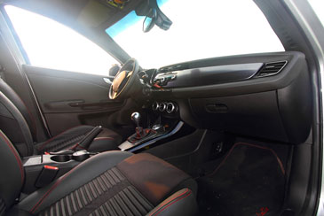 interieur alfa romeo giulietta qv