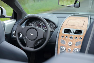 intérieur aston martin db9 gt