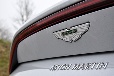 logo aston martin vantage 2018