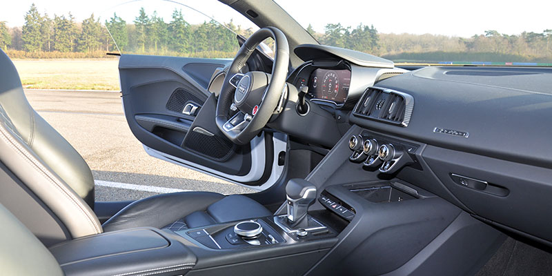 interieur audi r8 v10 plus