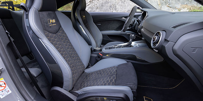 interieur audi tt rs iconic edition
