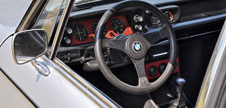 intérieur bmw 2002 turbo