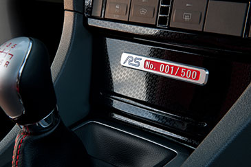 intérieur ford focus 2 rs500 plaque numérotée