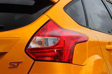 fiche technique ford focus 3 st