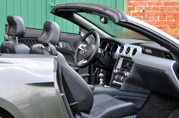 interieur ford mustang 6 ecoboost 2.3l