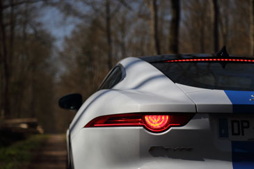 fiche technique performances jaguar ftype R coupé