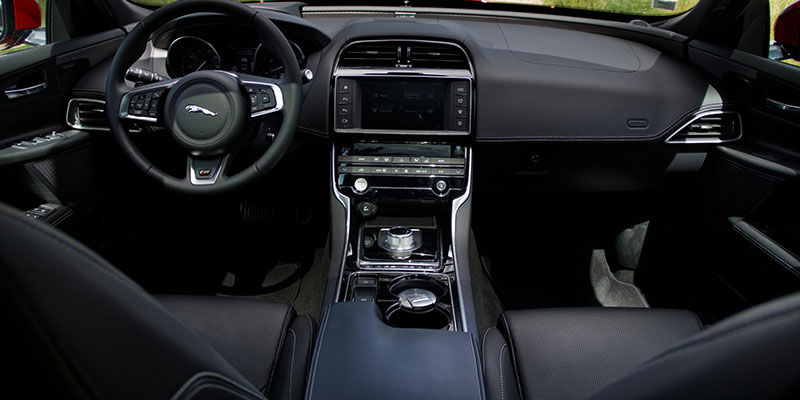 intérieur jaguar xe