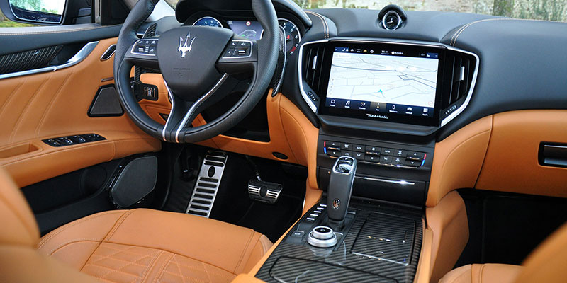 interieur maserati ghibli trofeo v8