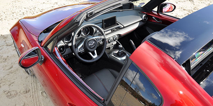 intérieur mazda mx-5 rf