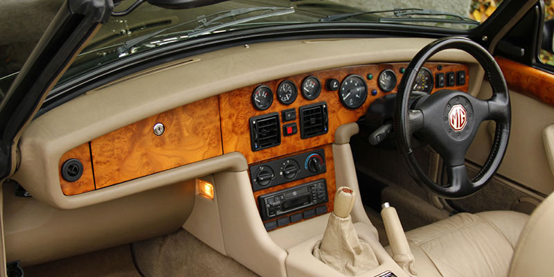 interieur cuir bois mg rv8