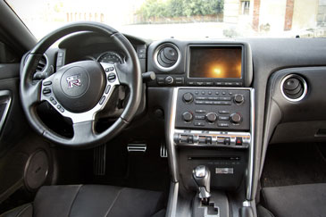 interieur nissan gt-r