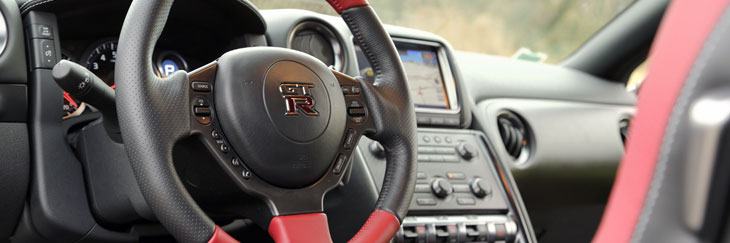 interieur nissan gt-r 2013