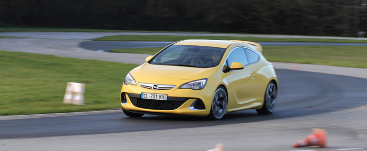 Opel Astra J OPC (2012 – 2015), la compacte de feu oubliée, dès 15 000 €