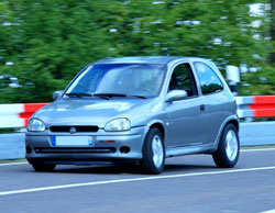 essai opel corsa b gsi16v