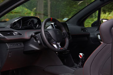 intérieur peugeot 208 gti by peugeot sport