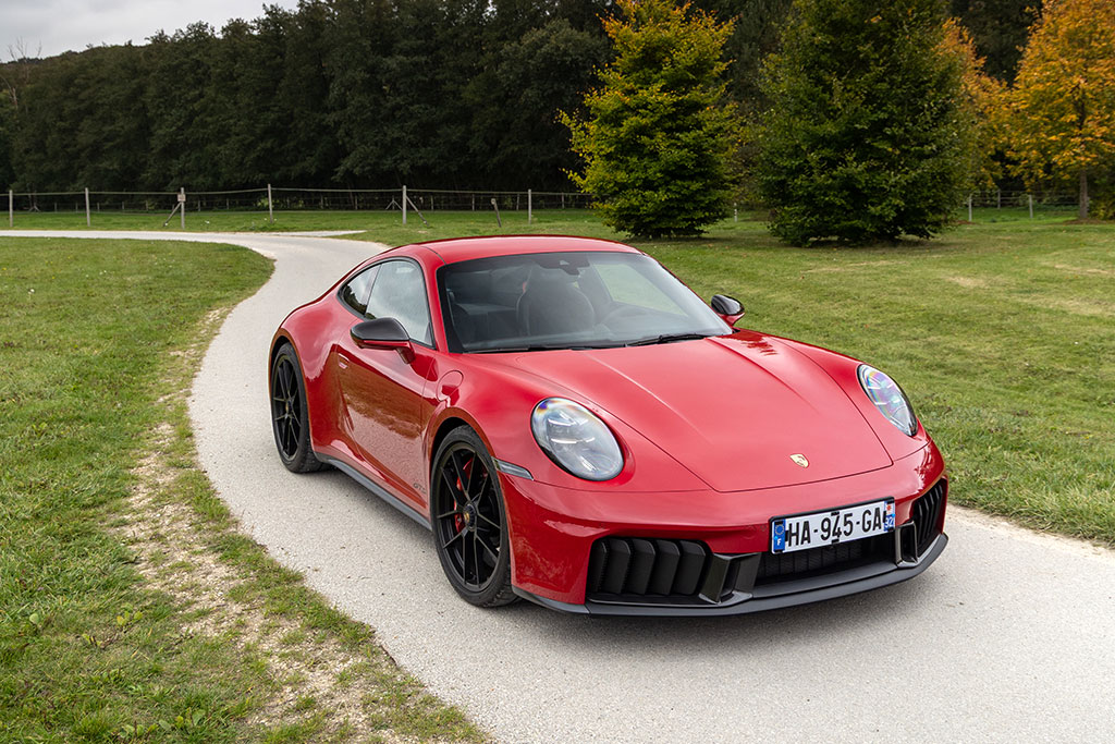 porsche 911 992 II Carrera GTS T-hybrid