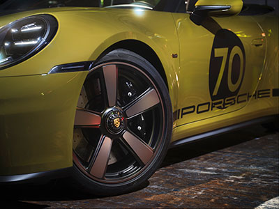 porche 911 carrera gts t-hybrid spirit 70