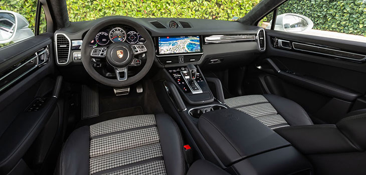 intérieur porsche cayenne coupé turbo 2019