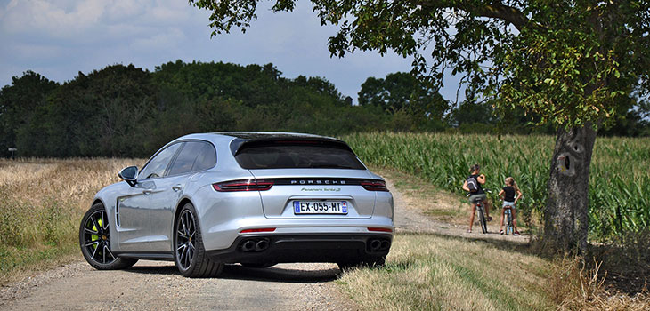 présentation porsche panamera turbo s e-hybrid sport turismo arriere