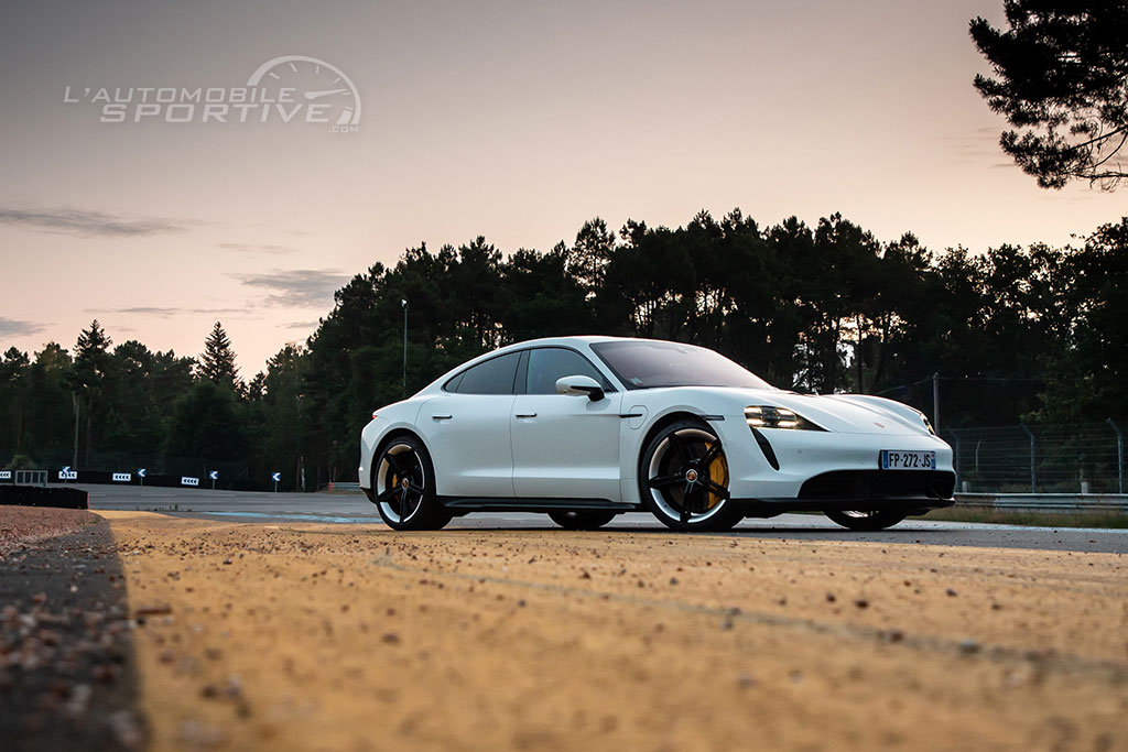 porsche taycan turbo s 2020