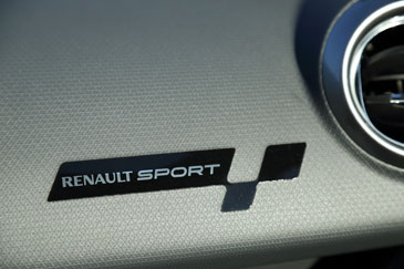 Photo 3 - logo calandre de la renault clio 4 gt - Renault Clio 4 GT : la  Clio GT 120 EDC disparaît du catalogue