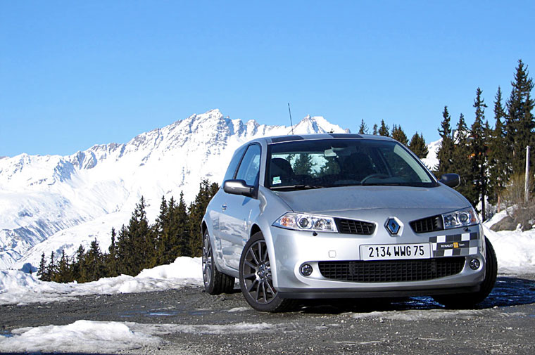 renault megane rs r26 f1 team