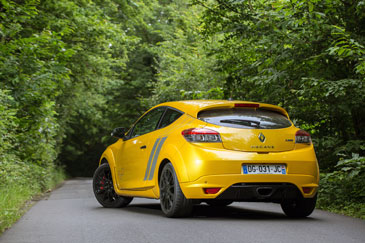 You Drive - Voici le pack Alcantara pour megane 3rs Qui se