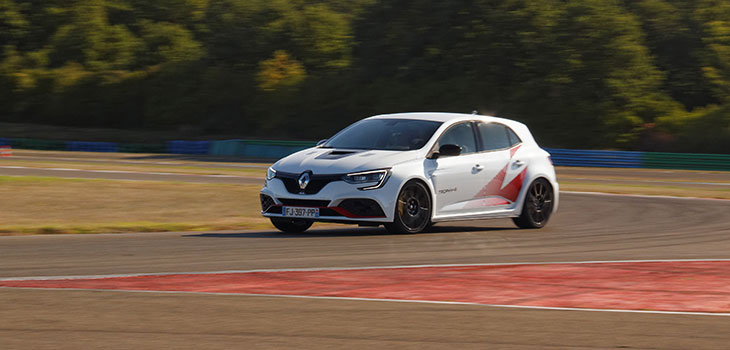 essai renault megane 4 rs trophy-r 300 ch pack carbon-ceramic record