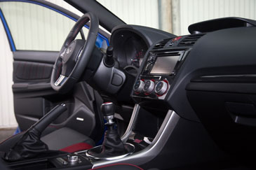 interieur subaru wrx sti 2014