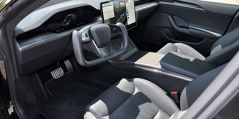 intérieur tesla model s plaid