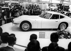 salon auto toyota 2000 gt 1965