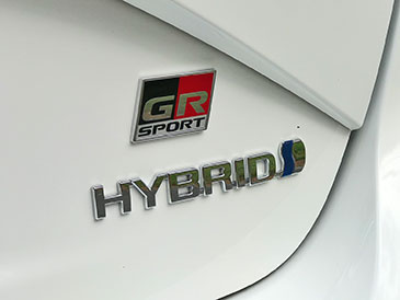 logo toyota gr sport yaris 100h 2018