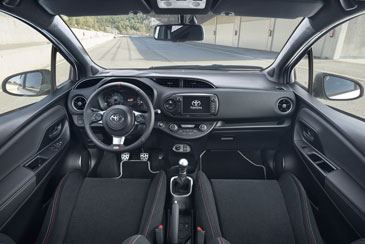 interieur toyota yaris grmn