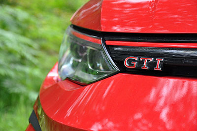 logo volkswagen golf 8 gti calandre