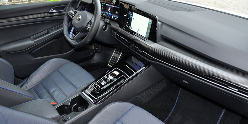 volkswagen golf 8 r 20 ans interieur