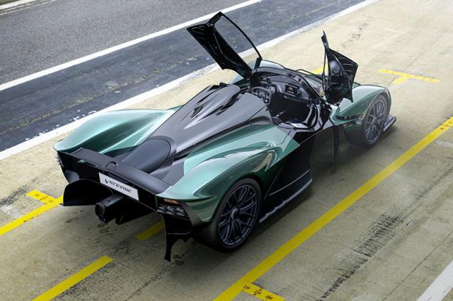 Aston Martin Valkyrie Spider : chevaux au vent ! Aston Martin Valkyrie Spider : chevaux au vent !